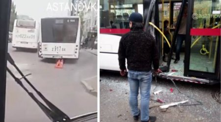 Автобусы столкнулись на остановке в Астане: пострадали 4 ребенка