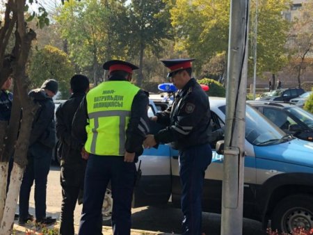 При задержании подозрительных лиц в Шымкенте ранен полицейский