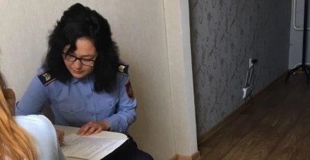 Мошенница в полицейской форме сдавала чужое жилье в Павлодаре