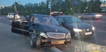 Девочка-подросток за рулем угнанного Mercedes попала в аварию в Астане (фото, видео)