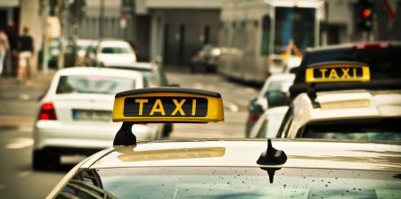 Выдавать чеки обяжут нелегальных таксистов со следующего года