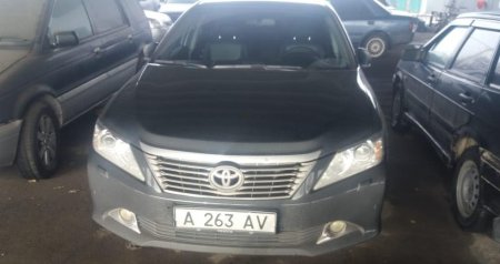 Toyota Camry с поддельными номерами задержали в Алматы