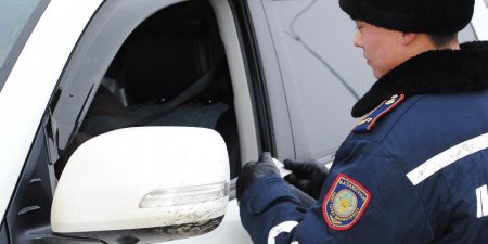 Что делать, если остановил полицейский и хочет обыскать авто, рассказали казахстанцам