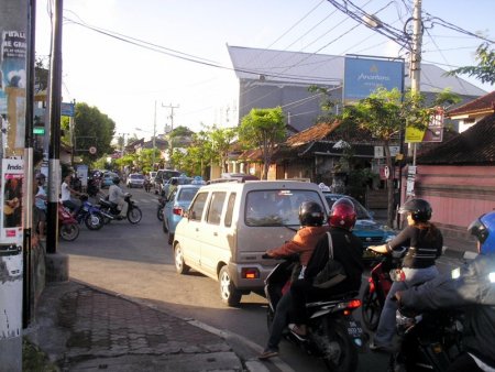 "Без светофоров, нервов, криков": Беркут похвалил лорожное движение на Бали