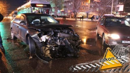 Водитель BMW потерял сознание и устроил массовое ДТП в Алматы