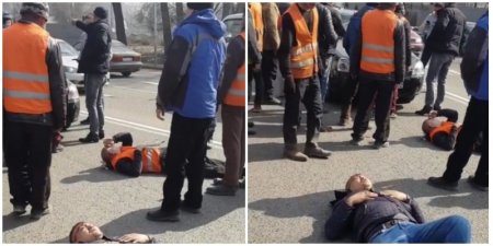 Дорожных рабочих сбили в Алматы: пострадавшие в критическом состоянии