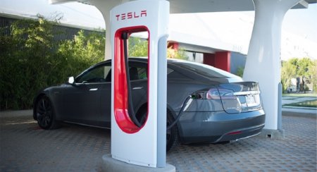 Илон Маск пообещал построить зарядные станции для Tesla в Казахстане