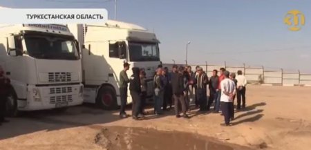 "Здесь драка была": большие очереди из фур образовались на казахстанско-узбекской границе
