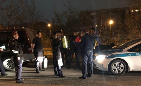 Мужчин с боевыми пистолетами и чужими автономерами задержали в Алматы