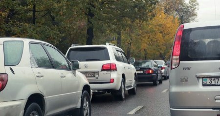 "Казахстан весь покрыт первоклассными автобанами": Назарбаев о дорогах страны