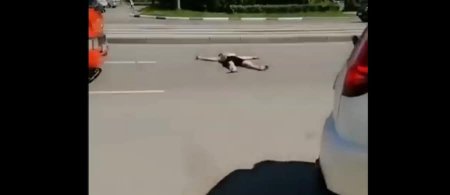 Полуголый мужчина бросался под колеса автомобилей в Усть-Каменогорске
