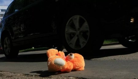 Шестерых детей сбили на парковке в Шымкенте