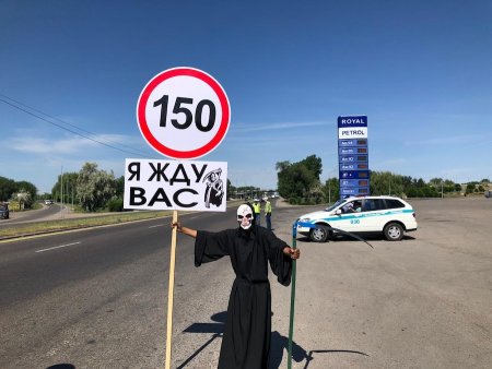 «Старуху» с косой заметили водители на трассе Алматы – Бишкек