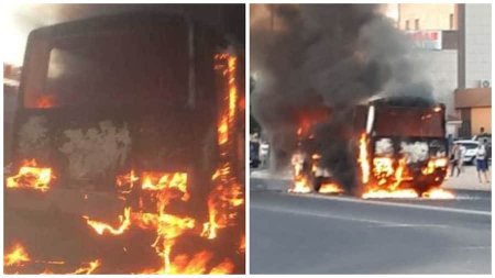 Пассажирский автобус сгорел дотла в Актау