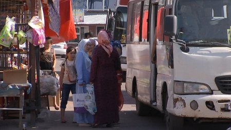 Женщина выпала из автобуса и погибла по дороге в Алматинскую область
