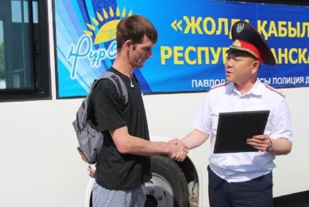 Полицейские Павлодара наградили водителей, присылающих видео нарушений ПДД