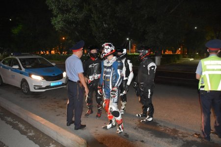 Полицейские рассказали мотоциклистам о безопасной езде в Караганде
