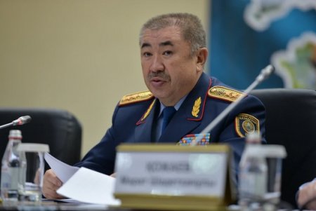 Глава МВД прокомментировал наезд на толпу людей в Алматы