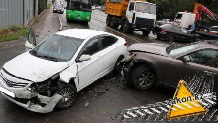 Массовое ДТП произошло в Алматы из-за мокрой дороги