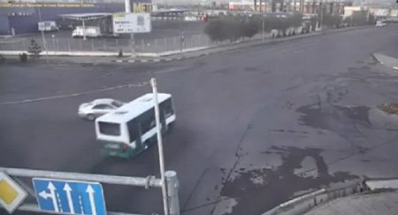Появилось видео аварии с автобусом в Шымкенте, в котором погибла женщина