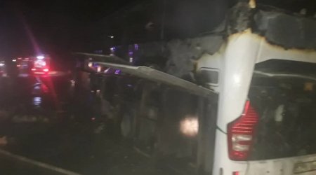 Автобус с 34 пассажирами горел на трассе в Туркестанской области