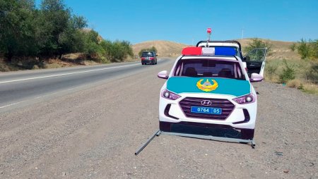 Макеты патрульных Hyundai ставят на трассах в Алматинской и Жамбылской областях
