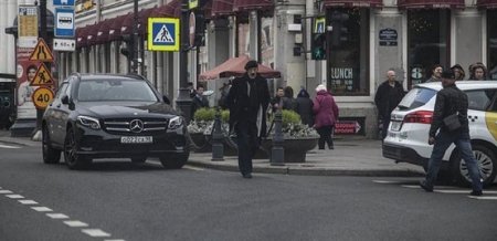 "Мне нас*ать на вас": Боярский бросил свой Mercedes на встречке и ушел