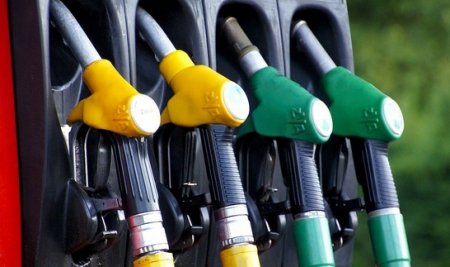 Контрафактные бензин и ДТ продавали на АЗС в Караганде