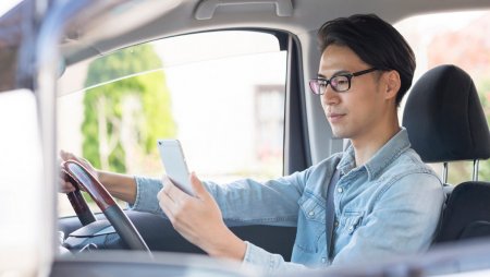 В Японии будут сажать за разговор по телефону за рулём