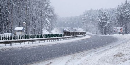 Трассы закрыли из-за коммунальщиков, не убиравших снег в Карагандинской области