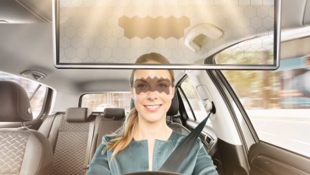 «Умный» козырёк Bosch защитит глаза водителя