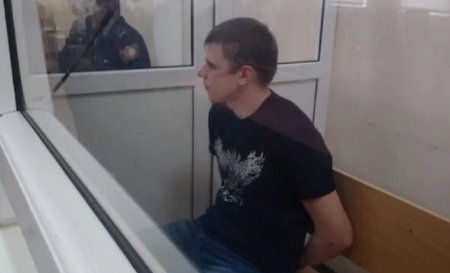Плакал в суде: сбивший девочку насмерть водитель отправился за решетку в Уральске