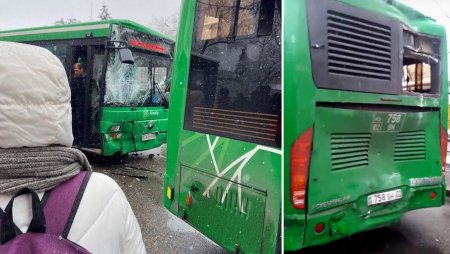 Три автобуса столкнулись в Алматы