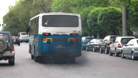 Дымящие автобусы и грузовики в Алматы будут отправлять на штрафстоянку