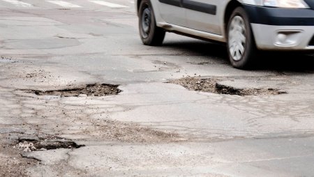 Почему разваливаются дороги в Казахстане