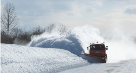 "Зимой сложно - много снега": КазАвтоЖол не успевает чистить дороги в стране