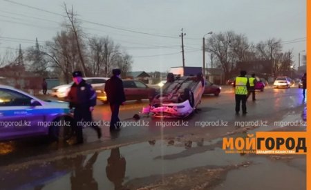 Полицейский разъезжал на служебном авто с подложными госномерами в Уральске