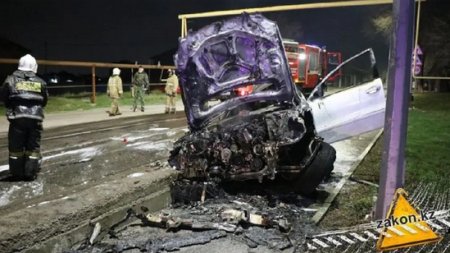 Вылетел из авто: водитель Mercedes погиб в жуткой аварии в Алматы