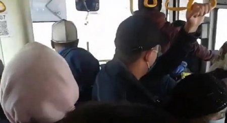Набитый битком людьми автобус во время ЧП сняли на видео в Актобе