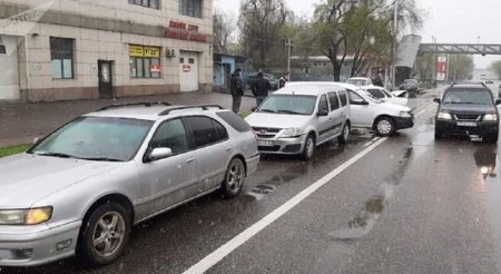 6 автомобилей попали в аварию в Алматы