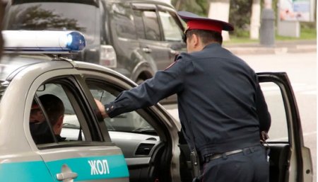 "Полицейский предложил интим": его уволили после публикации астанчанки в соцсетях
