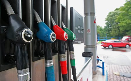 "Бензин подорожает на 8 тенге": могут ли в Казахстане отменить налог на транспорт