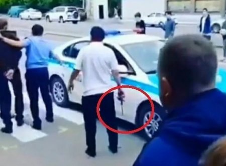 В Темиртау мужчина с ножом угрожал убийством пассажиру автобуса