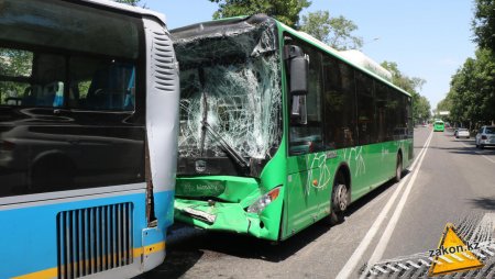 ДТП с автобусами в Алматы: 9 человек госпитализировали