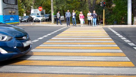 Опасной признали жёлто-белую разметку на пешеходных переходах