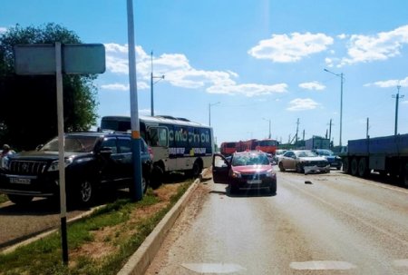 ДТП: автобус протаранил несколько авто в Актобе, у водителя случился инсульт