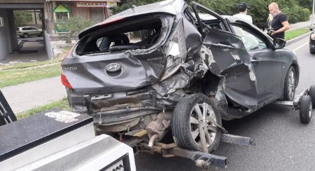 Водитель  BMW-Х6 пытался соверщить обгон и протаранил иномарку в Алматы