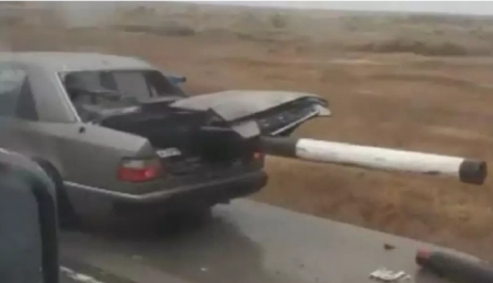 Автомобиль насквозь пробило отбойником на трассе Нур-Султан - Атбасар