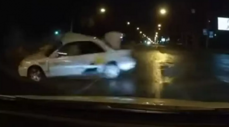 Видео ДТП в Алматы с участием автомобиля каршеринга появилось в Сети