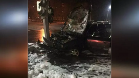 Пьяный водитель устроил ДТП, врезался в светофор и сбежал, бросив авто, в СКО